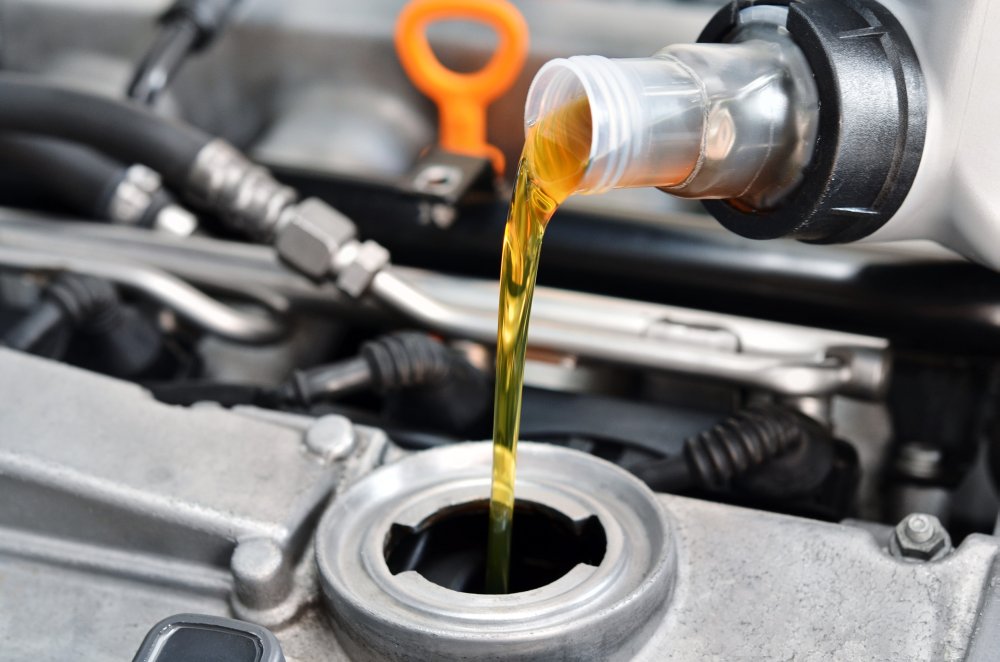 Read more about the article Jak wymienić olej silnikowy w swoim samochodzie: Praktyczny przewodnik krok po kroku